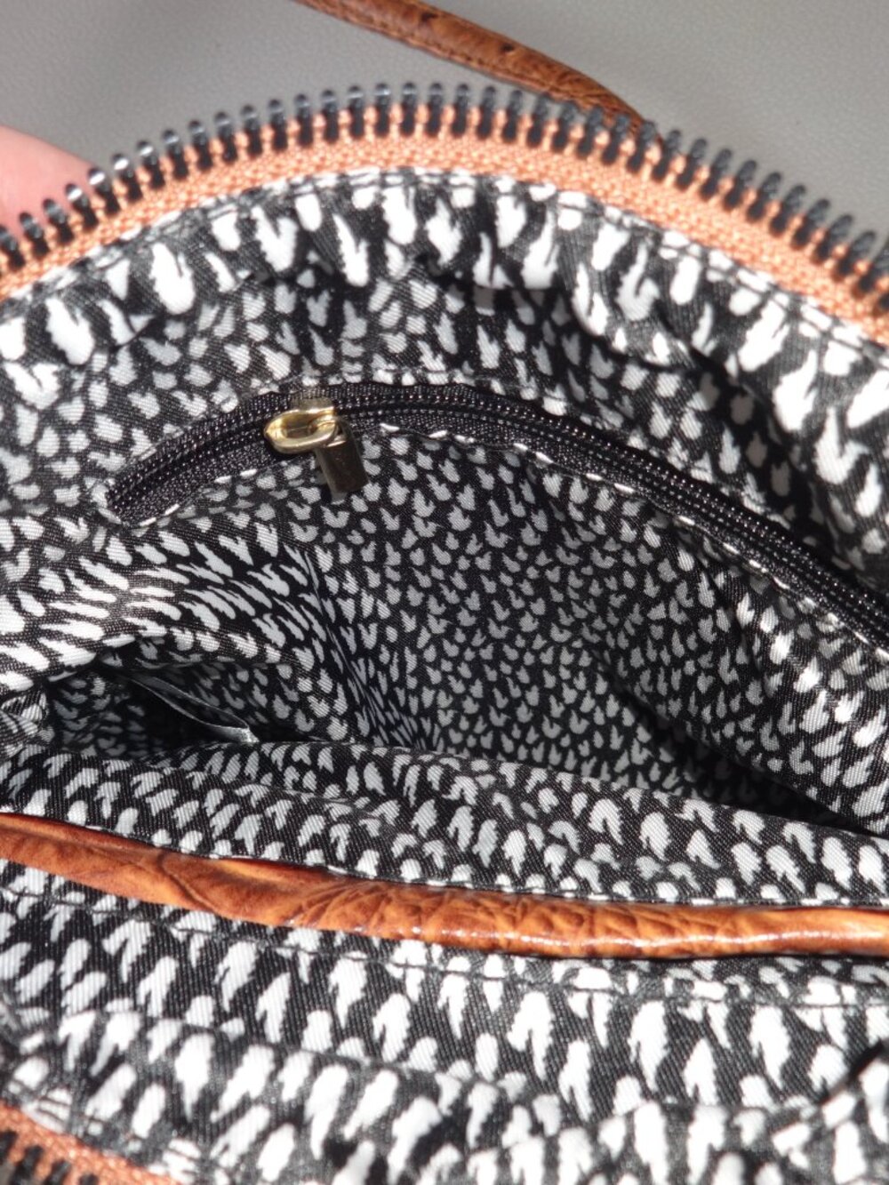 Faux leather animal print reddish brown cross body purse, gold tone hardware VGC - Picture 4 of 9